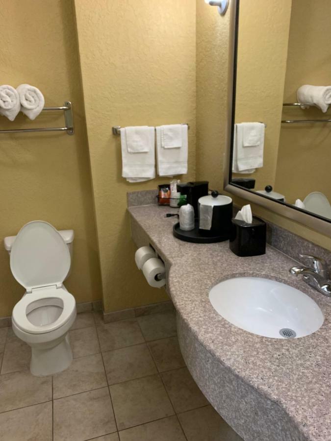 Ambassador Inn & Suites Тускалуса Экстерьер фото